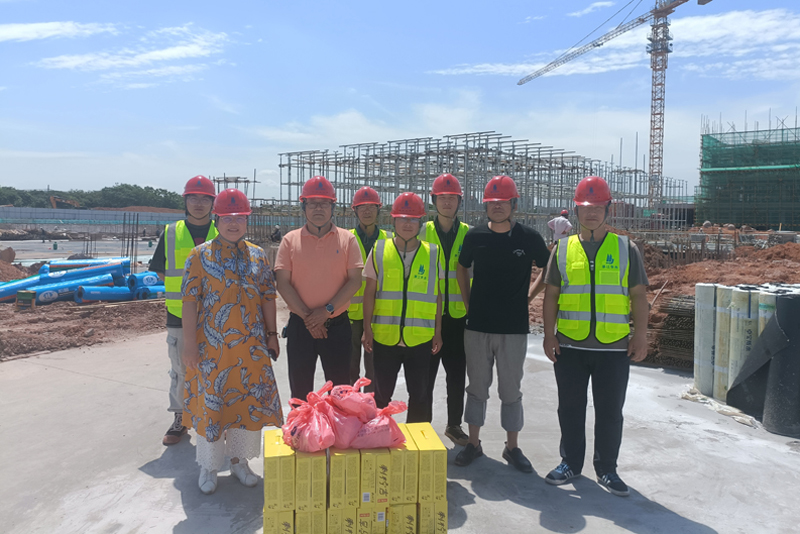 炎炎夏日送清涼，滴滴關懷沁人心