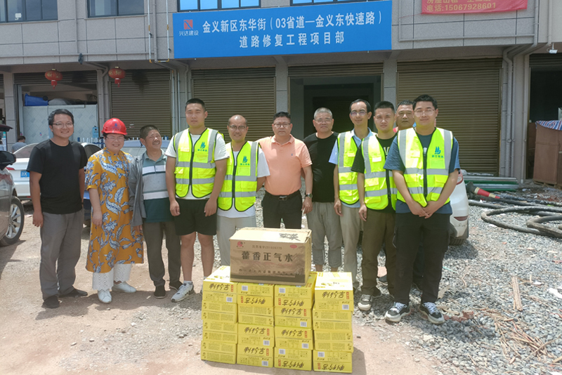 炎炎夏日送清涼，滴滴關懷沁人心